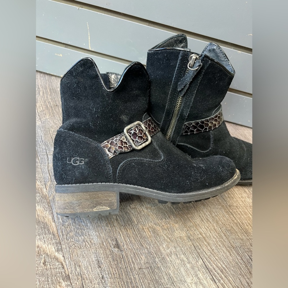 Ugg Black Milnor boots size 6 1006012